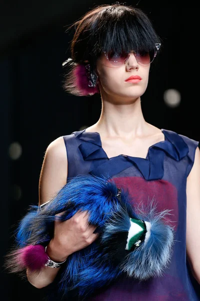 Look 24